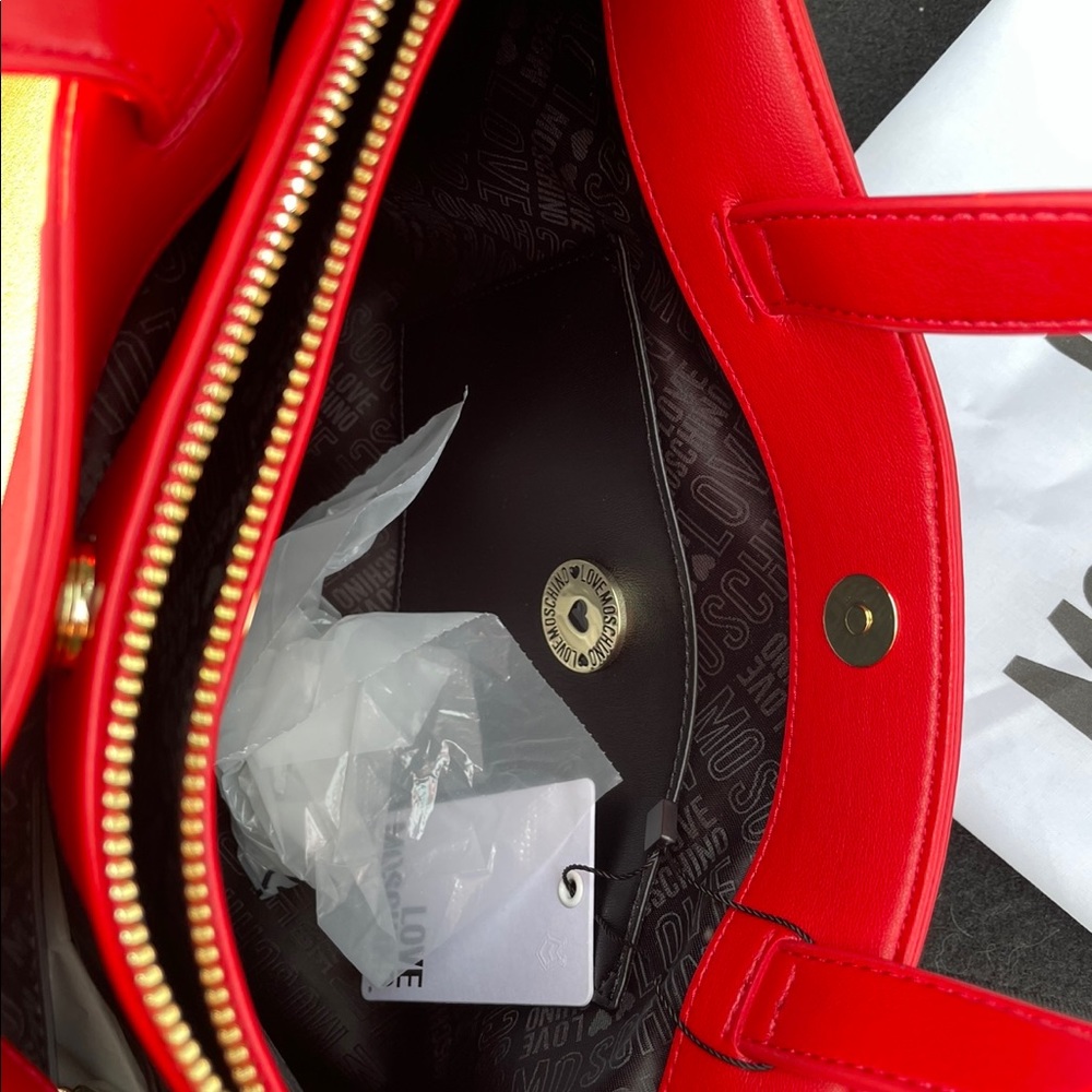 Love Moschino Signature Red Heart Chain Handbag - Picture 4 of 16